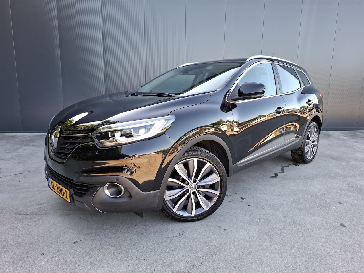 Renault Kadjar - 1.5 dCi EURO 6 Bose HALF LEER LED NAVI CRUISE ECC TREKHAAK - AutoWereld.nl