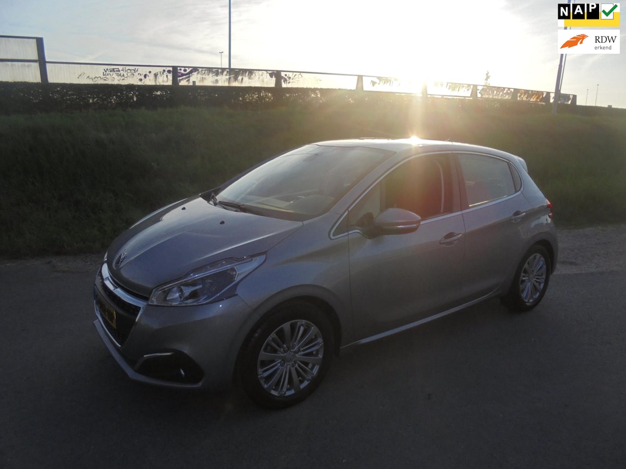Peugeot 208 - Peugeot 208 1.2 benzine airco ecc lmv 26.000km nederlandse auto - AutoWereld.nl