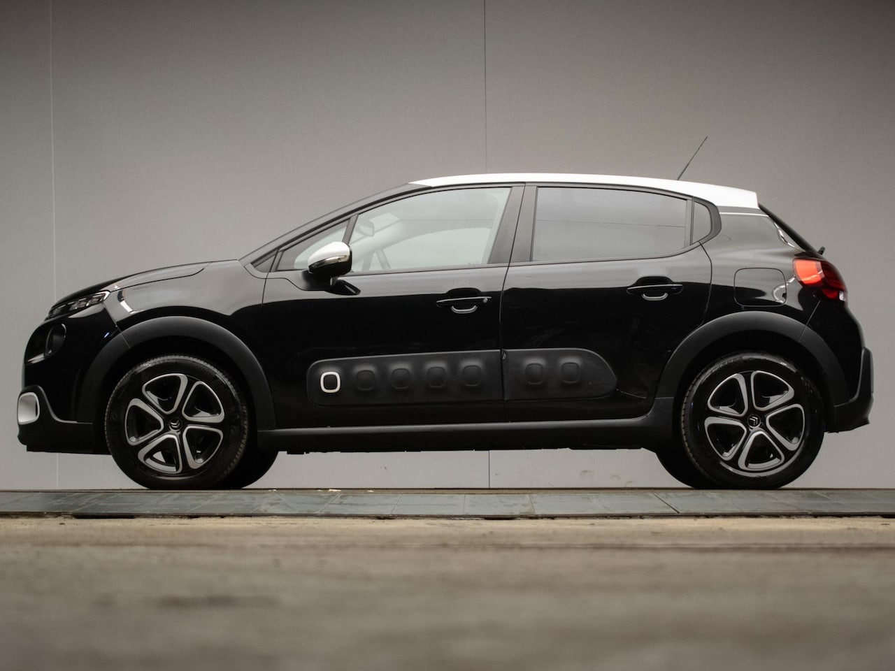 Citroën C3 - 1.2 PureTech Sport Edition (APPLE CARPLAY,NAVI,LED,CRUISE,CLIMATE,LM VELGEN,GETINT,PDC,NET - AutoWereld.nl