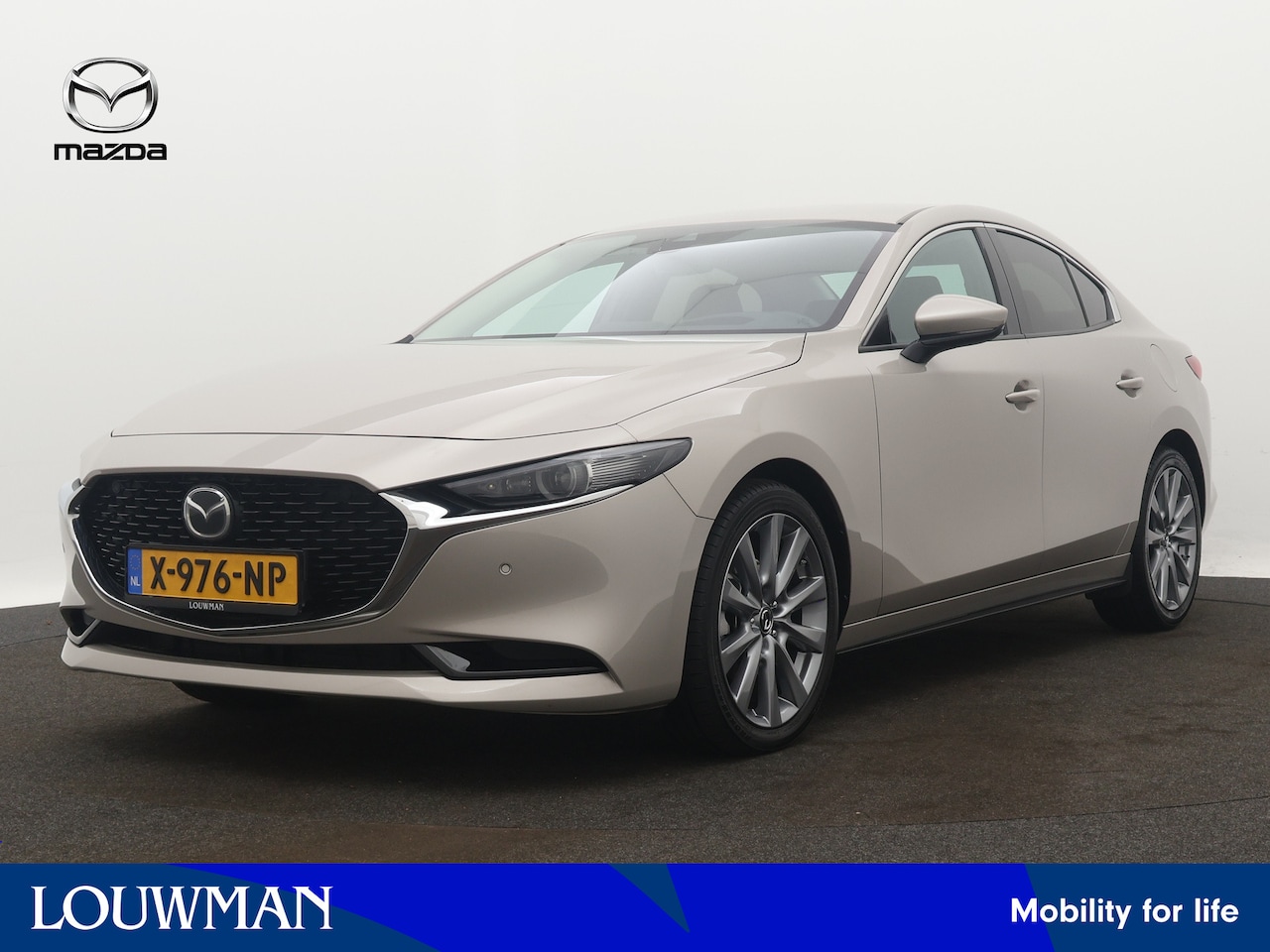 Mazda 3 - 2.0 e-SkyActiv-G M Hybrid 122 Luxury | Navigatie | Camera | Parkeersensoren | Head up Disp - AutoWereld.nl