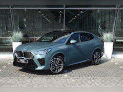BMW iX2 - eDrive20 M Sport / Panoramadak / Sportstoelen / Adaptieve LED / M Adaptief onderstel / Ach