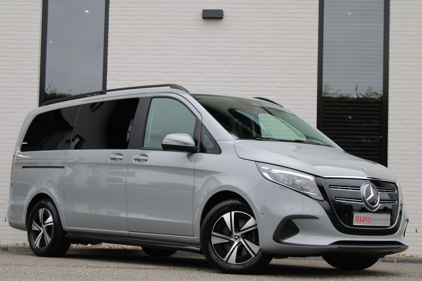 Mercedes-Benz EQV - 300 L2 / New Model / 7-Persoons / Led / Camera / Distronic / NIEUWSTAAT - AutoWereld.nl
