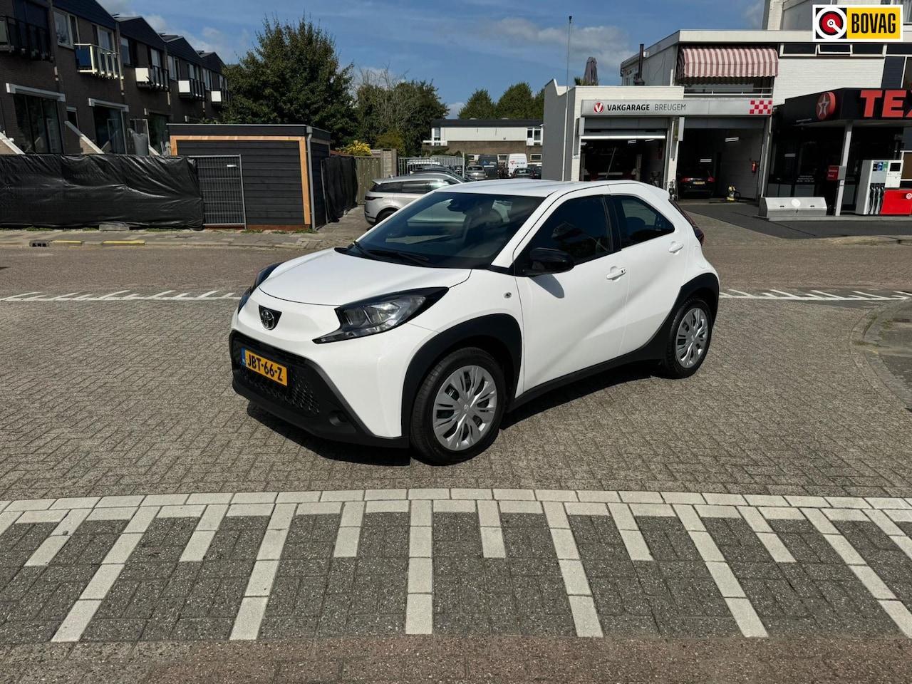 Toyota Aygo X - 1.0 VVT-i MT Play Keyless ,Climate cont, stoelverwarm, start/stopknop , zeer compleet - AutoWereld.nl
