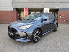 Toyota Yaris - Hybrid 115 DYNAMIC NIEUW DIRECT LEVERBAAR STOEL/STUURVERW BLIND SPORT PARK-SENSOREN KEYLES