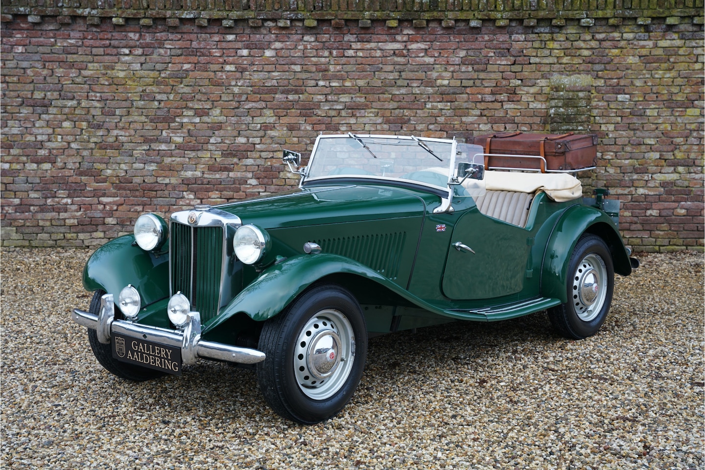 MG TD - Sympathetic restoration from some years ago, Reliable british classic car for enjoyable us - AutoWereld.nl