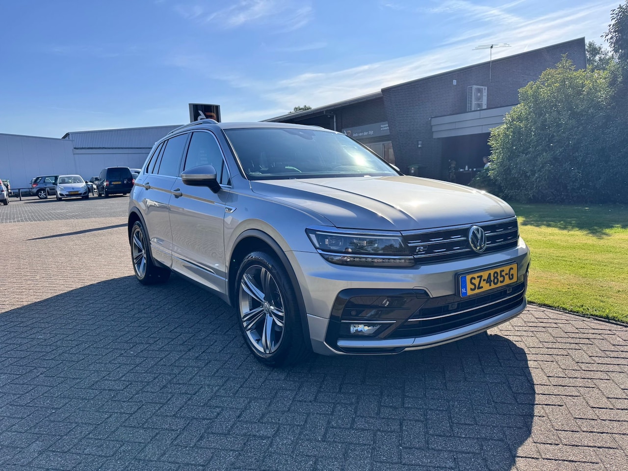 Volkswagen Tiguan - 1.4 TSI 4Motion Highline Business R 3 x R-line - AutoWereld.nl