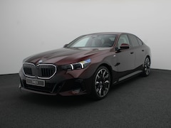 BMW 5-serie - 550e xDrive Sedan Individual Lak | M Sportpakket Pro | Comfort Pack | Travel Pack