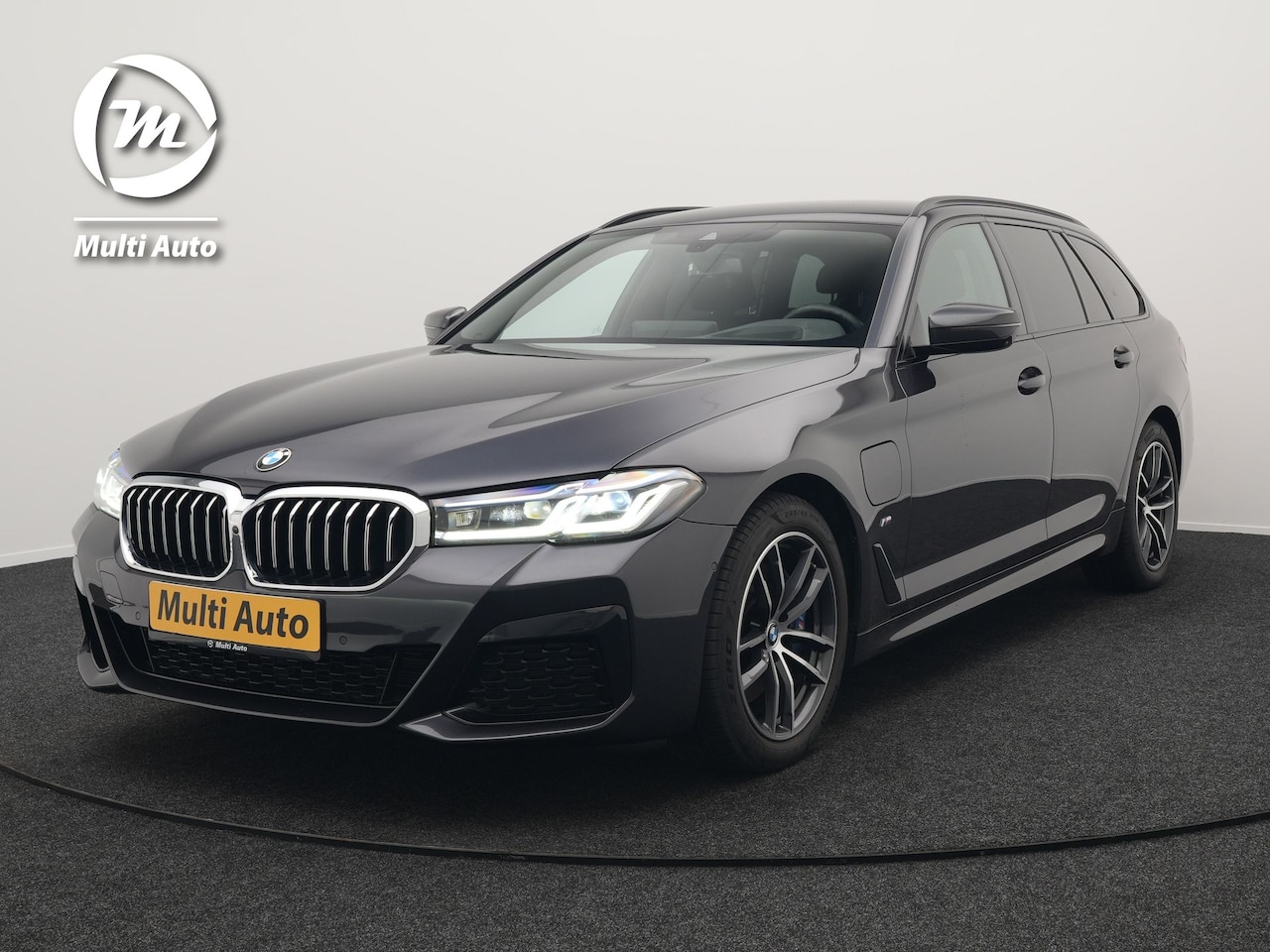 BMW 5-serie Touring - 530e M Sport Plug In Hybrid 293pk Dealer O.H PHEV | Head Up | 360 Camera | Laser LED |  Al - AutoWereld.nl