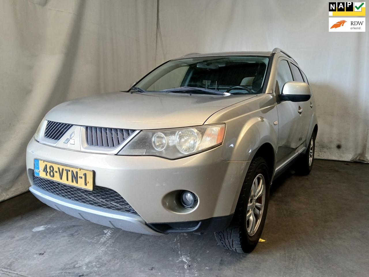 Mitsubishi Outlander - 2.4 Invite - Airco - Motor Loopt Onregelmatig - AutoWereld.nl