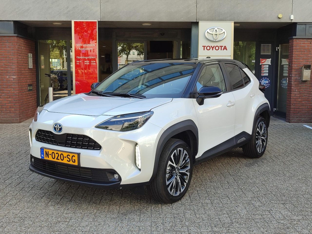 Toyota Yaris Cross - 1.5 Hybrid EXECUTIVE TREKHAAK JBL-AUDIO HEAD-UP NAVI STOELVERW KEYLESS NL-AUTO 1E-EIG LAGE - AutoWereld.nl