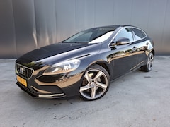 Volvo V40 - 2.0 D4 191 PK Momentum Business HALF LEER LED NAVI CRUISE ECC TREKHAAK