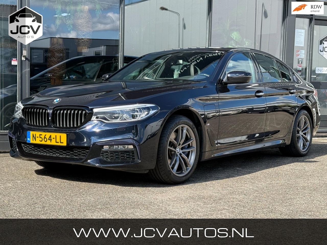 BMW 5-serie - 530e iPerformance High Executive M-SPORT/PANO - AutoWereld.nl
