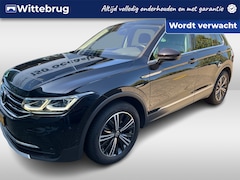Volkswagen Tiguan - 1.5 TSI Elegance 150pk DSG / Digitaal dashboard / Navigatie / Camera / Parkeersensoren V+A