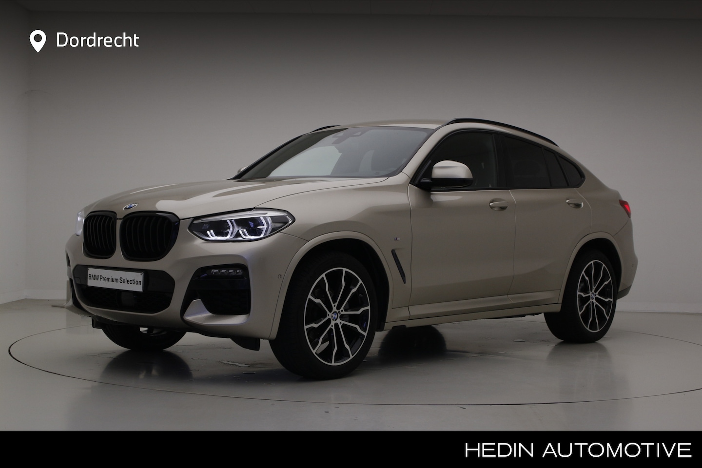 BMW X4 - xDrive20i M-Sport | 19 inch | Camera | Trekhaak | Active Cruise Control - AutoWereld.nl