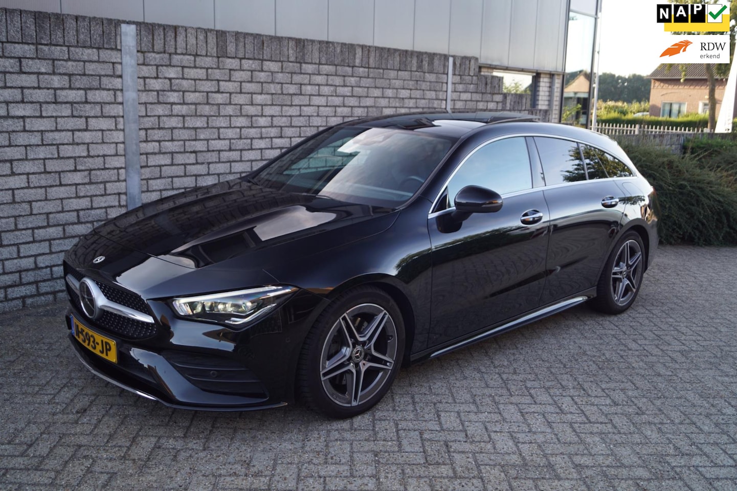 Mercedes-Benz CLA-klasse Shooting Brake - 200 Business Solution AMG Autom Panodak Adaptieve Cruise Navi Camera Clima Matrix LED ENZ - AutoWereld.nl