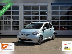 Toyota Aygo - 1.0-12V + 3-Deurs Ice Blue Airconditioning Groot Entertainmentscherm Centrale vergrendelin