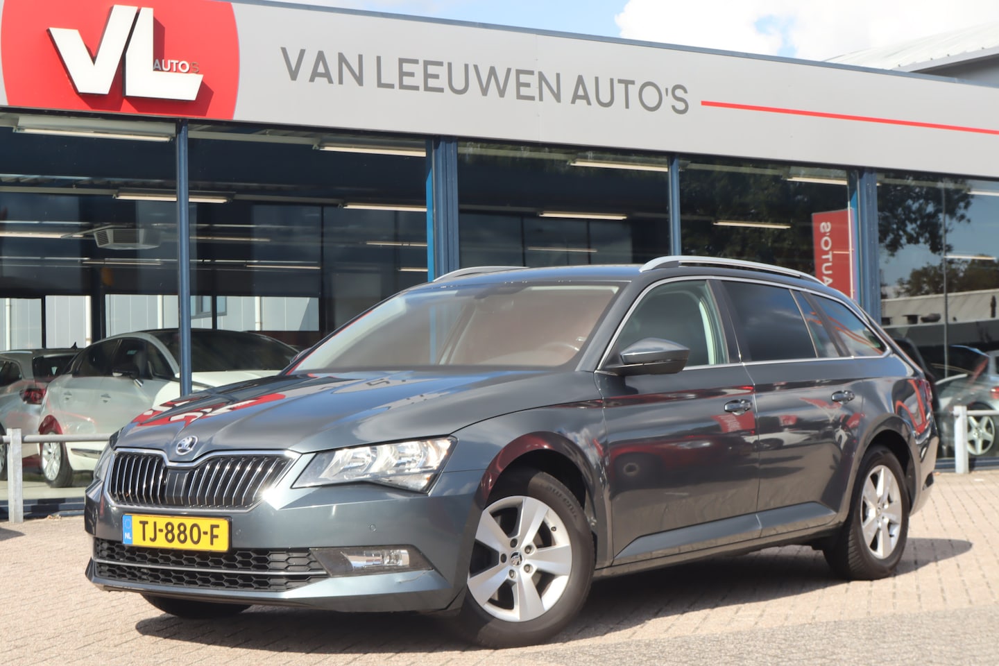 Skoda Superb Combi - 2.0 TDI Ambition | Apple Carplay | Navi | Stoelverwarming - AutoWereld.nl