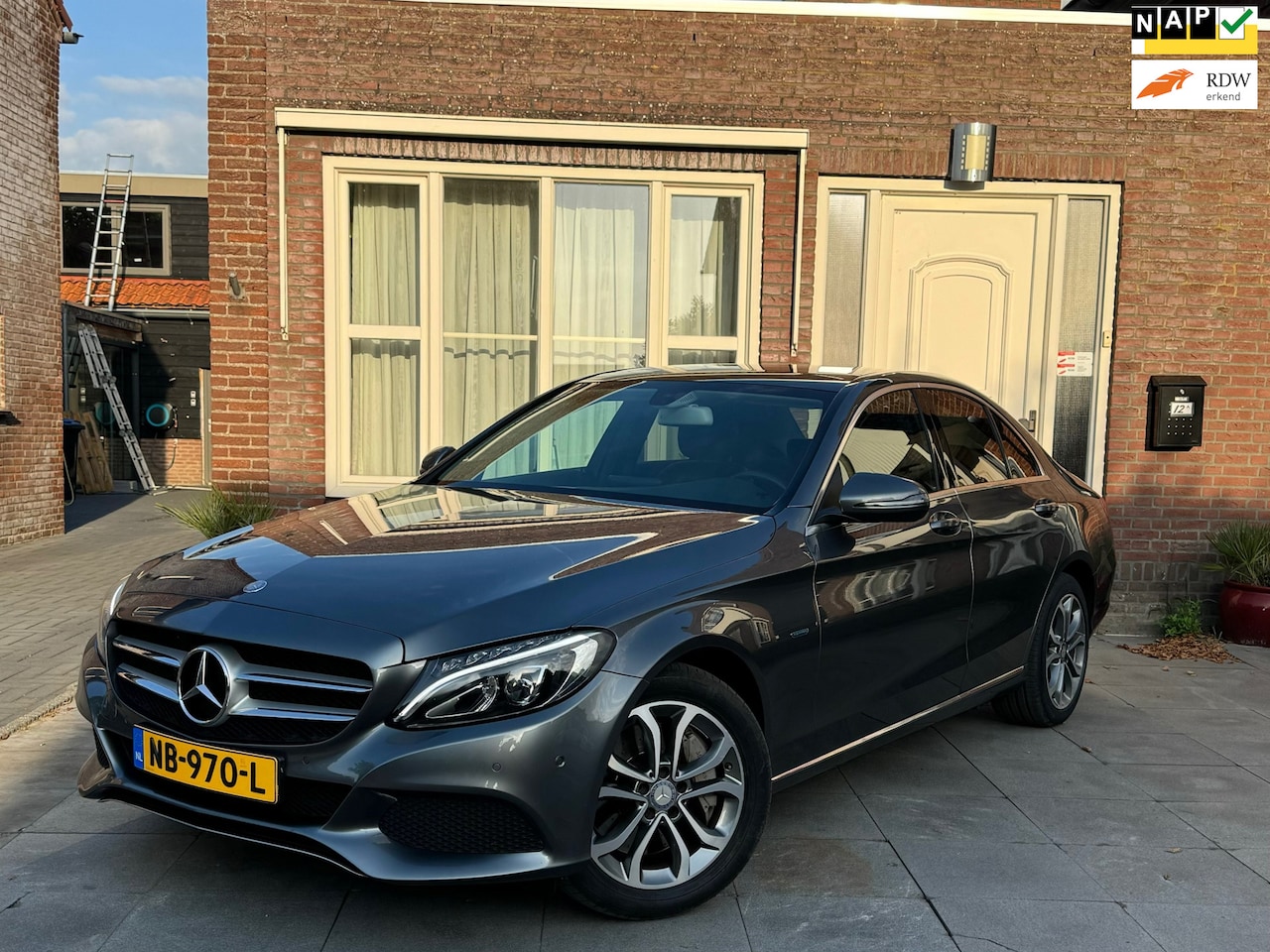 Mercedes-Benz C-klasse - 350 e Lease Edition Exclusive Avantgarde Luchtvering Pano Houtafwerking - AutoWereld.nl
