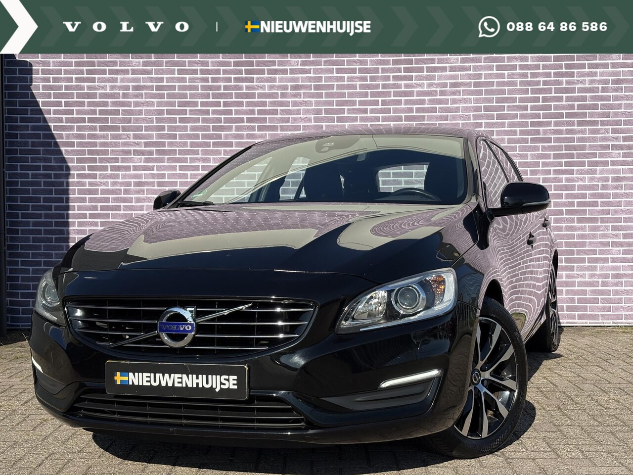 Volvo V60 - 1.5 T2 Polar+ Dynamic | Stoelverwarming | Parkeercamera | Parkeersensoren V+A | Trekhaak | - AutoWereld.nl