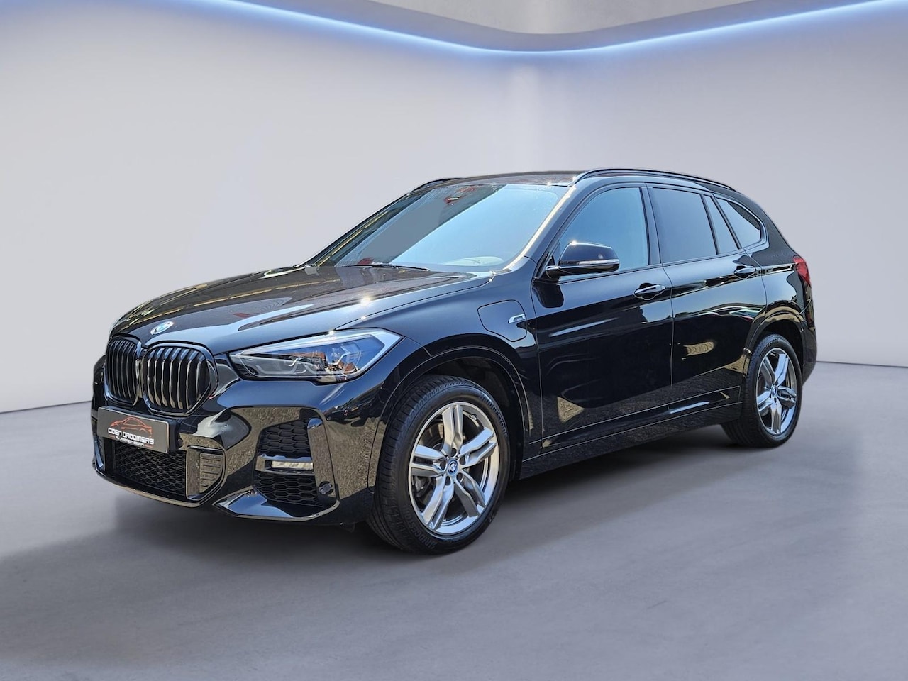 BMW X1 - xDrive25e M Sport /Apple Carplay/Sportstoelen/Parkeersens. V+A+Cam/Stoelverw./Elektr. Klep - AutoWereld.nl