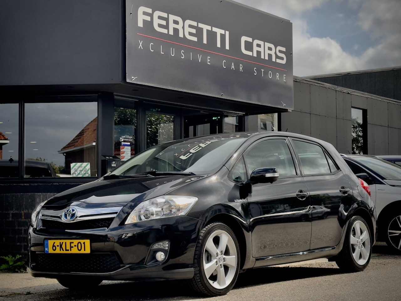 Toyota Auris - 1.8 FULL HYBRID DYNAMIC AUT NAVI AIRCO LED LMV - AutoWereld.nl