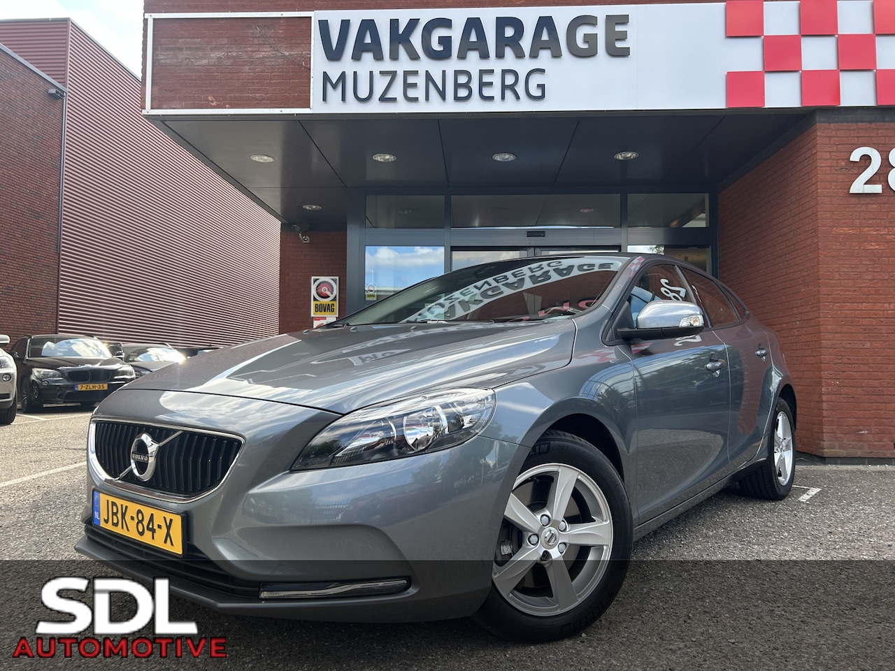 Volvo V40 - 1.5 T2 Momentum // CRUISE CONTROL // CLIMA // NAVI // PARKEERSENSOREN // TREKHAAK // - AutoWereld.nl