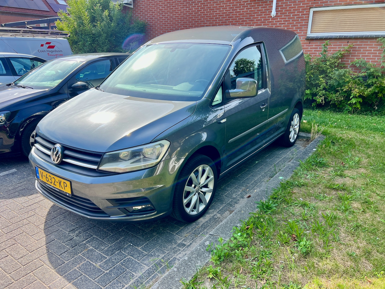 Volkswagen Caddy - 2.0 TDI L1H1 BMT Highline Clima/Navi/Trekhaak/DSG/Leer/Carplay - AutoWereld.nl