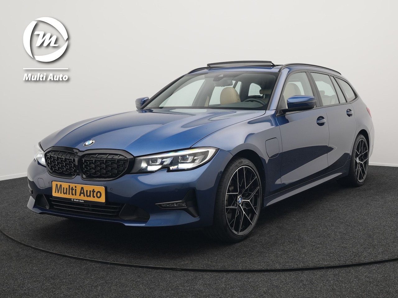 BMW 3-serie Touring - 330e Plug in Hybrid 293pk Dealer O.H | PHEV | Trekhaak Afneembaar | Panodak | Camera | Car - AutoWereld.nl