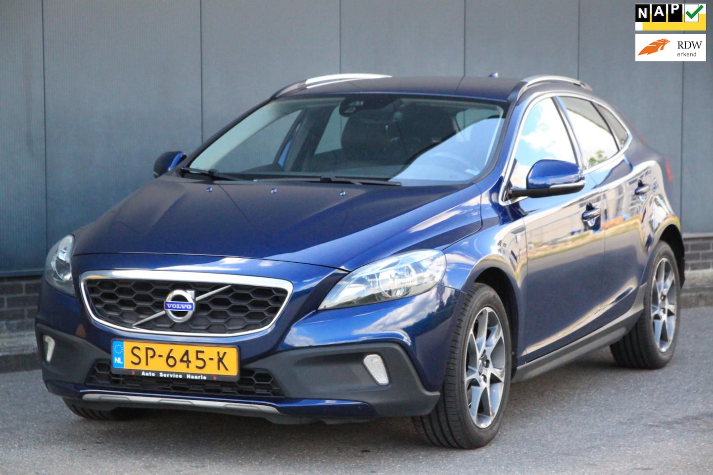 Volvo V40 Cross Country - 2.0 D2 Ocean Race Leer/Navigatie/Parkeersensor/Trekhaak - AutoWereld.nl