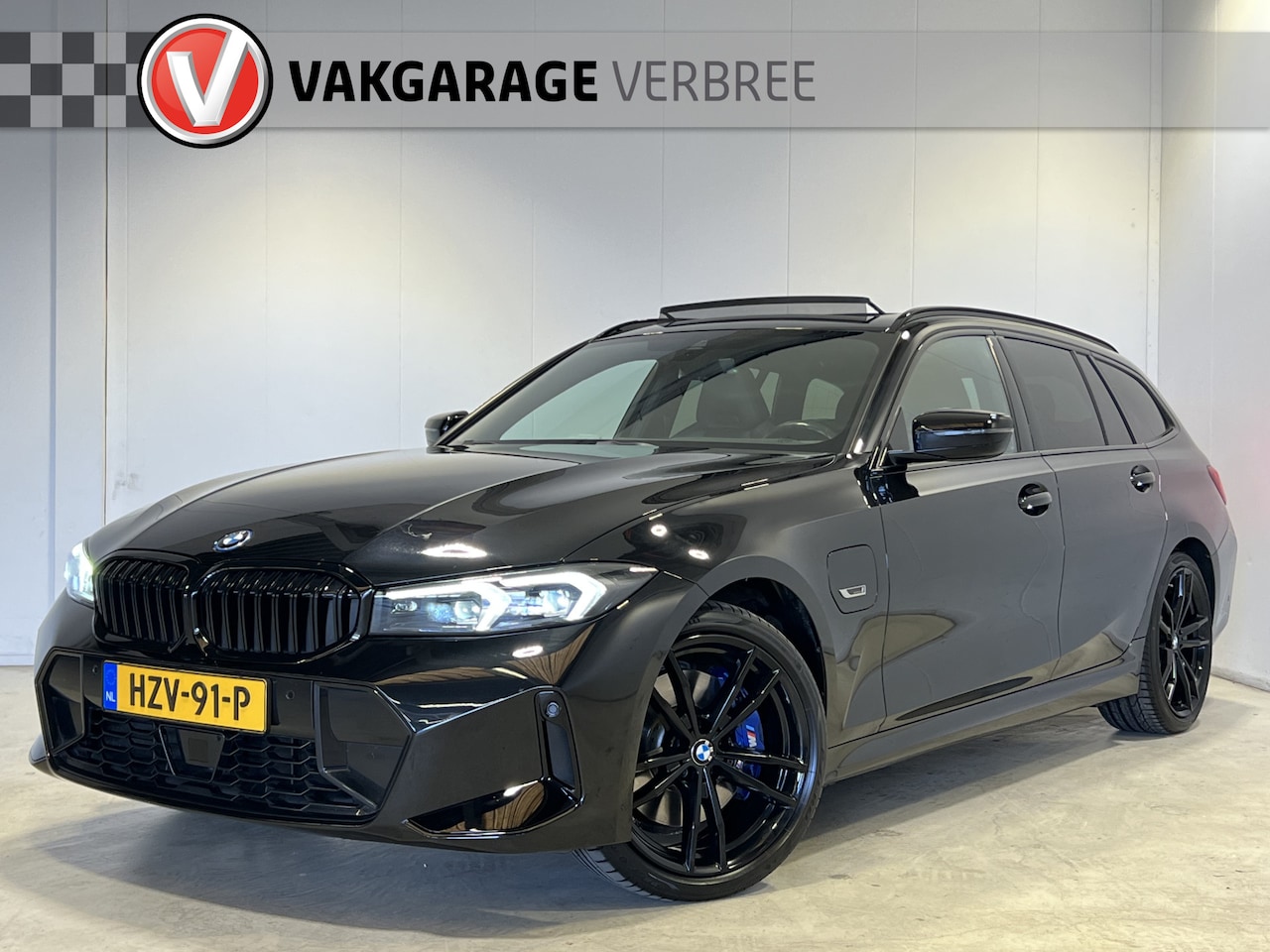 BMW 3-serie Touring - 330e | Navigatie/Android/Apple Carplay | LM Velgen 19" | Elektrisch Glazen Panoramadak | A - AutoWereld.nl