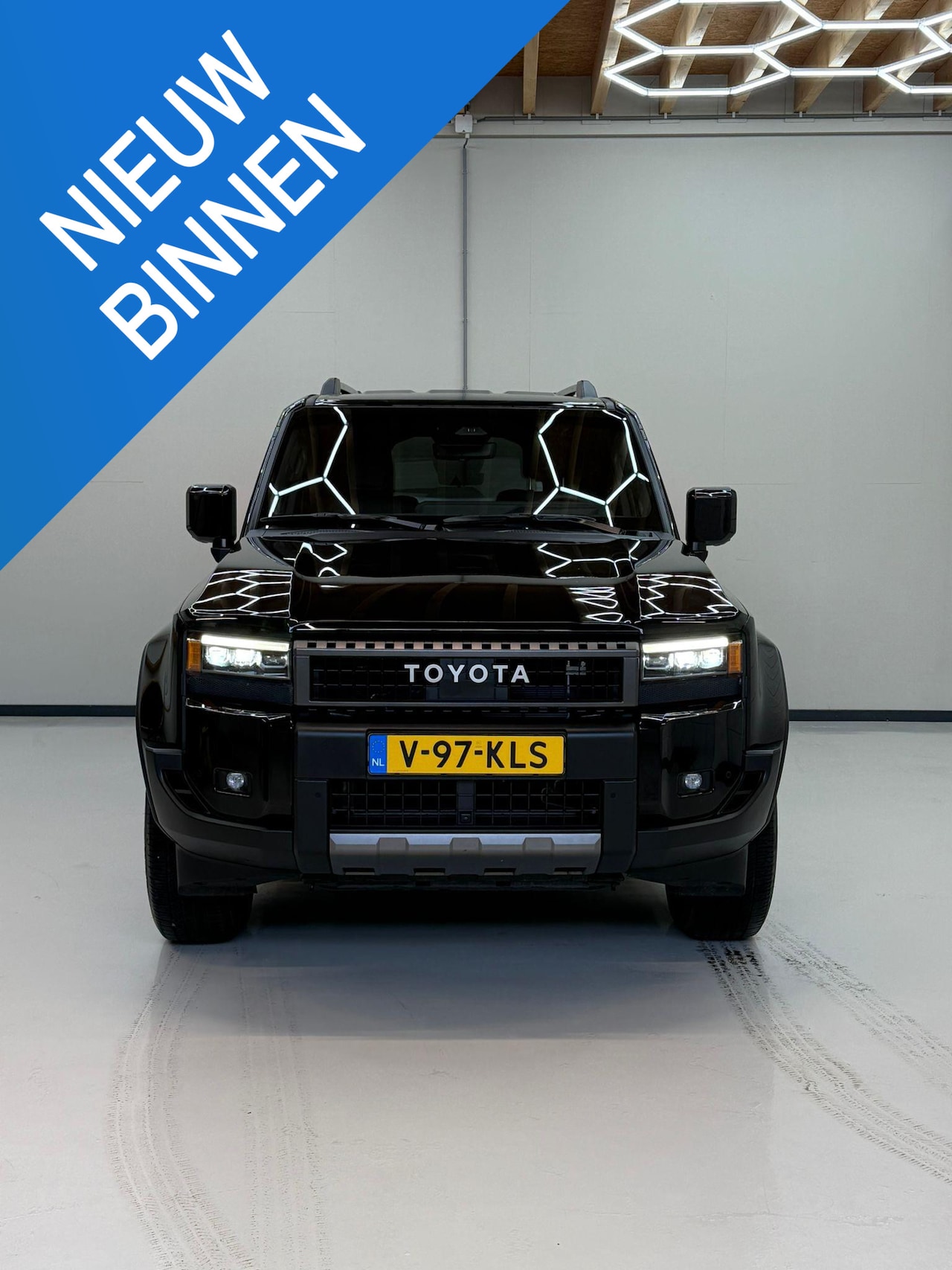 Toyota Land Cruiser - 2.8 D-4D Standard Roof Window Van Professional 2.8 D-4D Standard Roof Window Van Professional - AutoWereld.nl