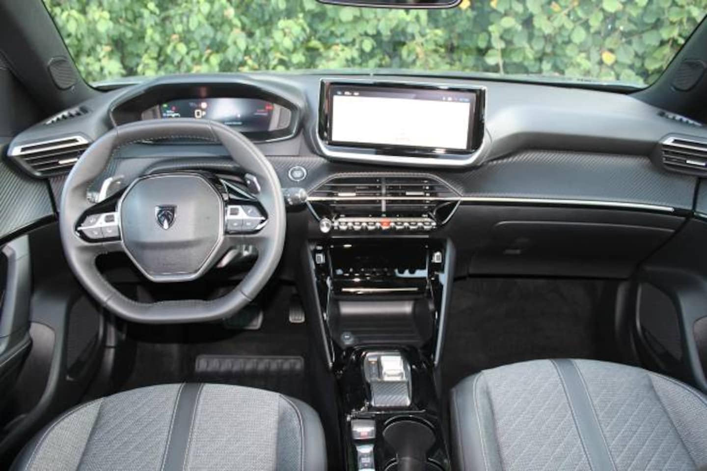 Peugeot 2008 - 1.2 Hybrid 136pk e-DCS6 Allure