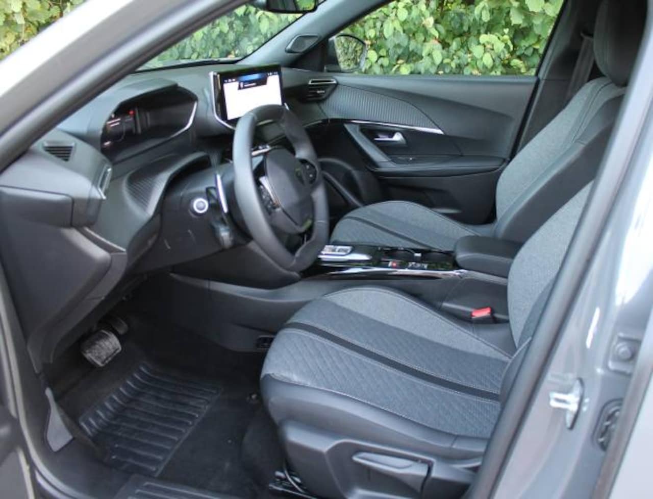 Peugeot 2008 - 1.2 Hybrid 136pk e-DCS6 Allure