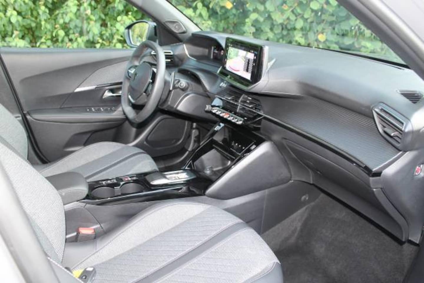 Peugeot 2008 - 1.2 Hybrid 136pk e-DCS6 Allure