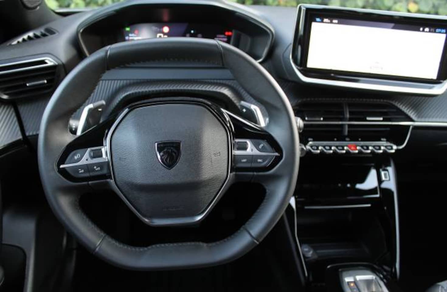 Peugeot 2008 - 1.2 Hybrid 136pk e-DCS6 Allure