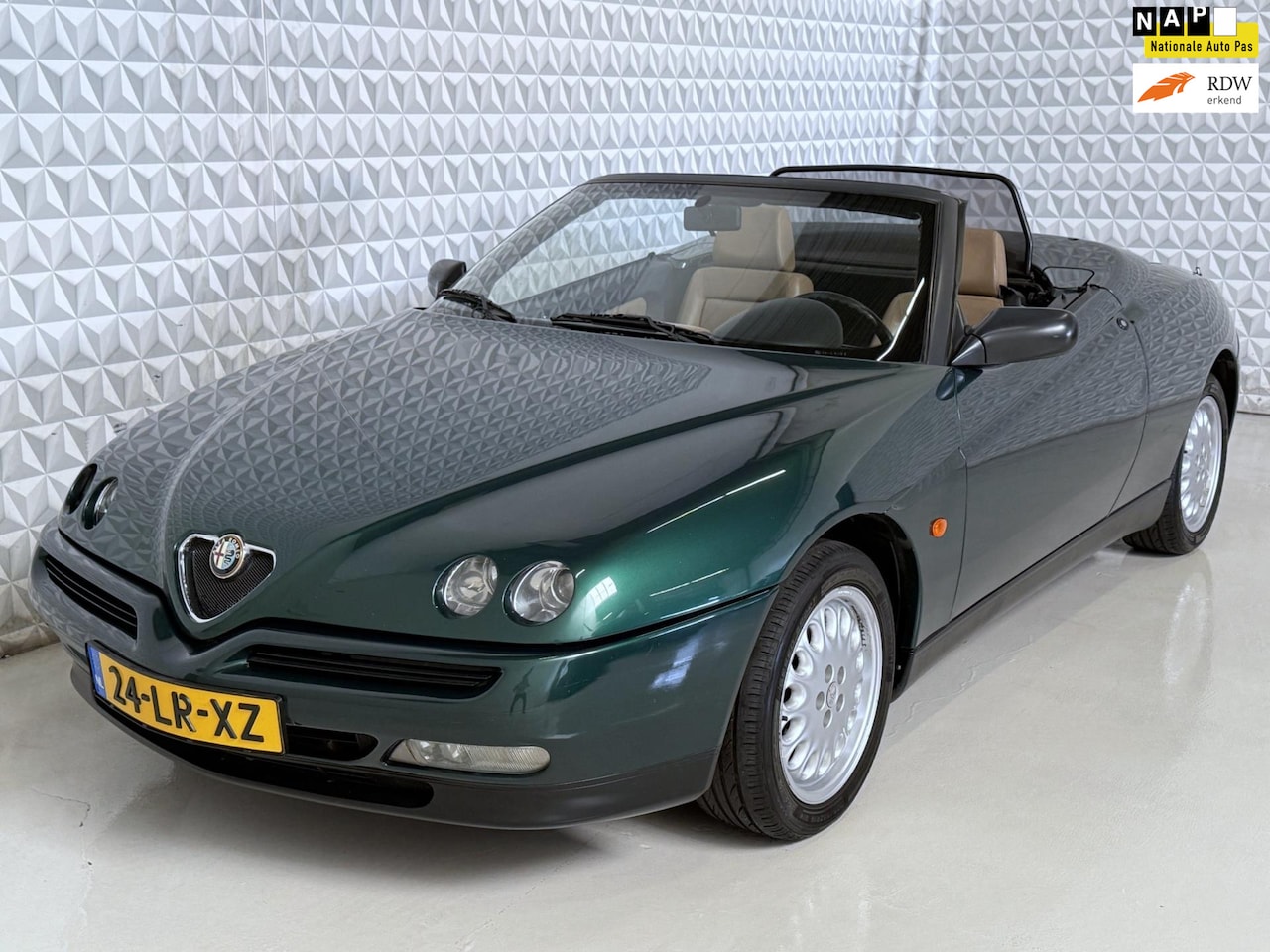 Alfa Romeo Spider - 3.0-12V V6 L Disegno Pininfarina (1995) - AutoWereld.nl