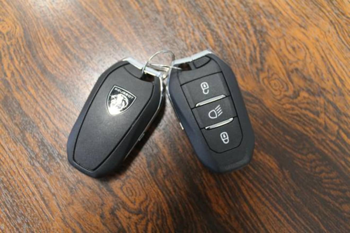 Peugeot 2008 - 1.2 Hybrid 136pk e-DCS6 Allure
