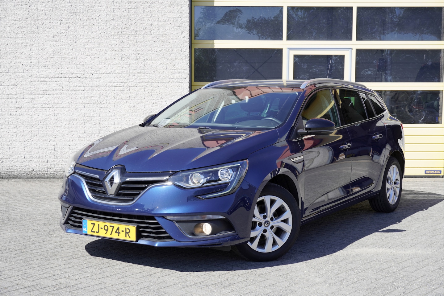 Renault Mégane Estate - 1.3 TCe Limited BJ2019 Lmv 16" | Led | Pdc | Navi | Keyless entry | Trekhaak | Climate con - AutoWereld.nl