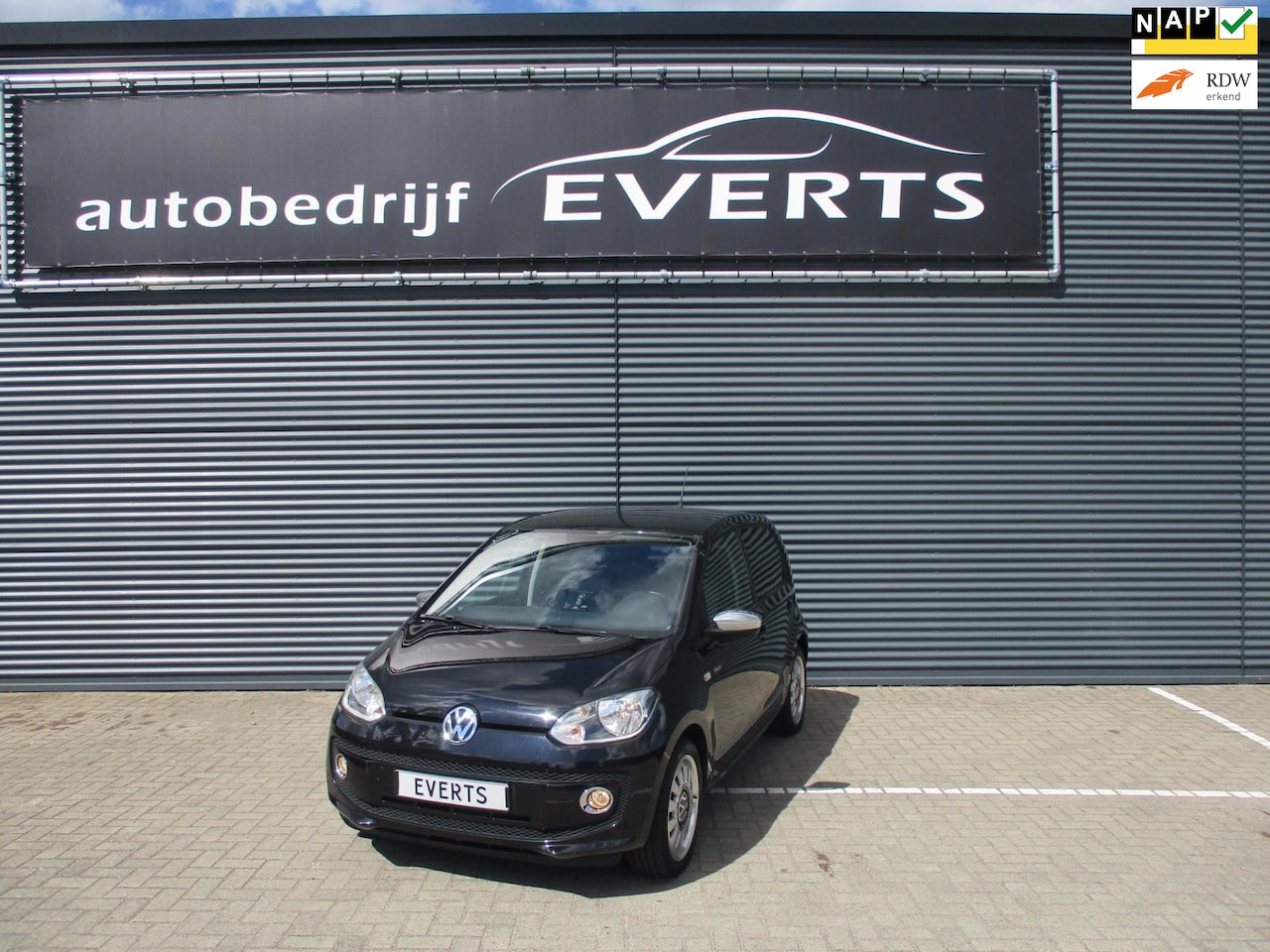Volkswagen Up! - 1.0 high black up! 139888 km boekjes aanwezig zeer complete auto nu leuke meeneem prijs ai - AutoWereld.nl