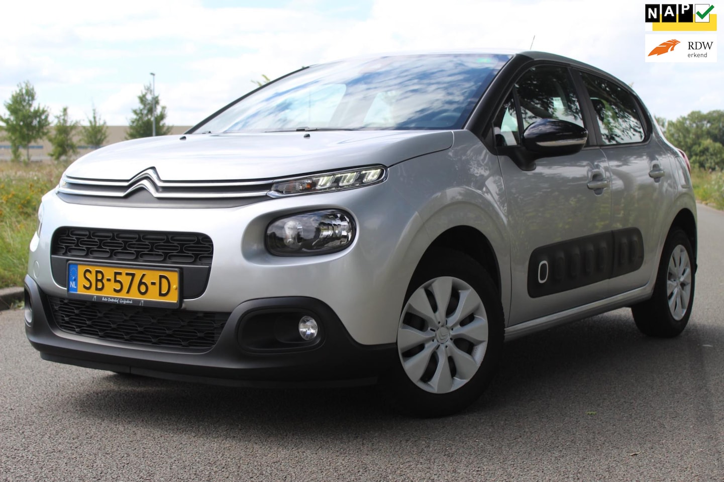 Citroën C3 - 1.2 PureTech Feel 105g 82 pk | VOLLEDIG DEALER ONDERHOUDEN | AIRCO | NAVIGATIE | PARKEERSE - AutoWereld.nl