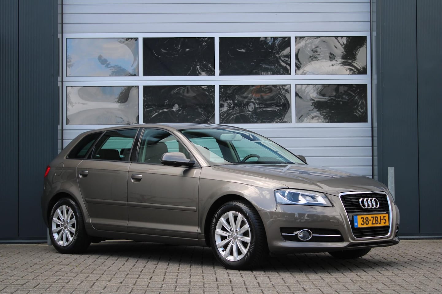 Audi A3 Sportback - 1.2 TFSI Attraction Advance Automaat Clima/Cruise/Bi-Xenon/PDC/Bluetooth/Radio.AUX/16"LM/T - AutoWereld.nl