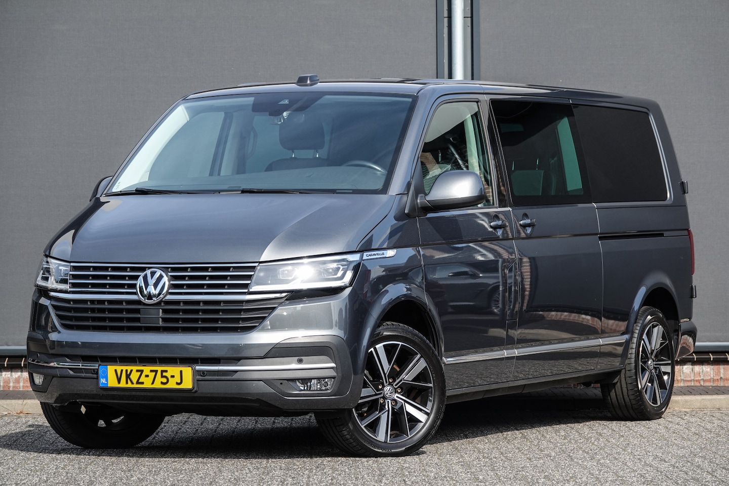 Volkswagen Transporter Caravelle - L2H1 Dubbel Cabine 2.0Tdi 150Pk DSG7 | Caravelle | 5 persoons | 2x Elektrische Schuifdeur - AutoWereld.nl