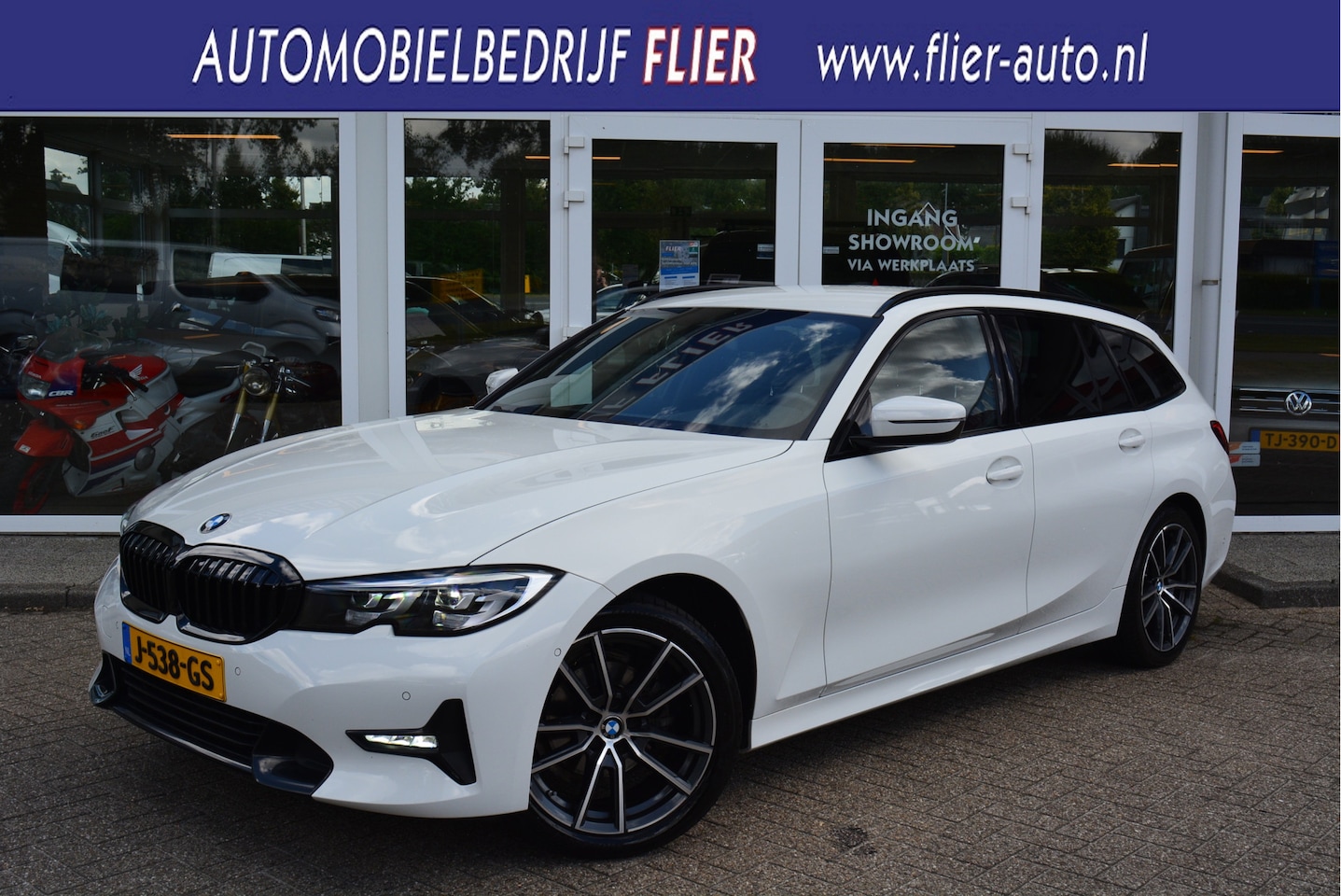 BMW 3-serie Touring - 318i 157PK Executive Edition | Sportline | Elek. Trekhaak | LED | Carplay | Orig. NL - AutoWereld.nl