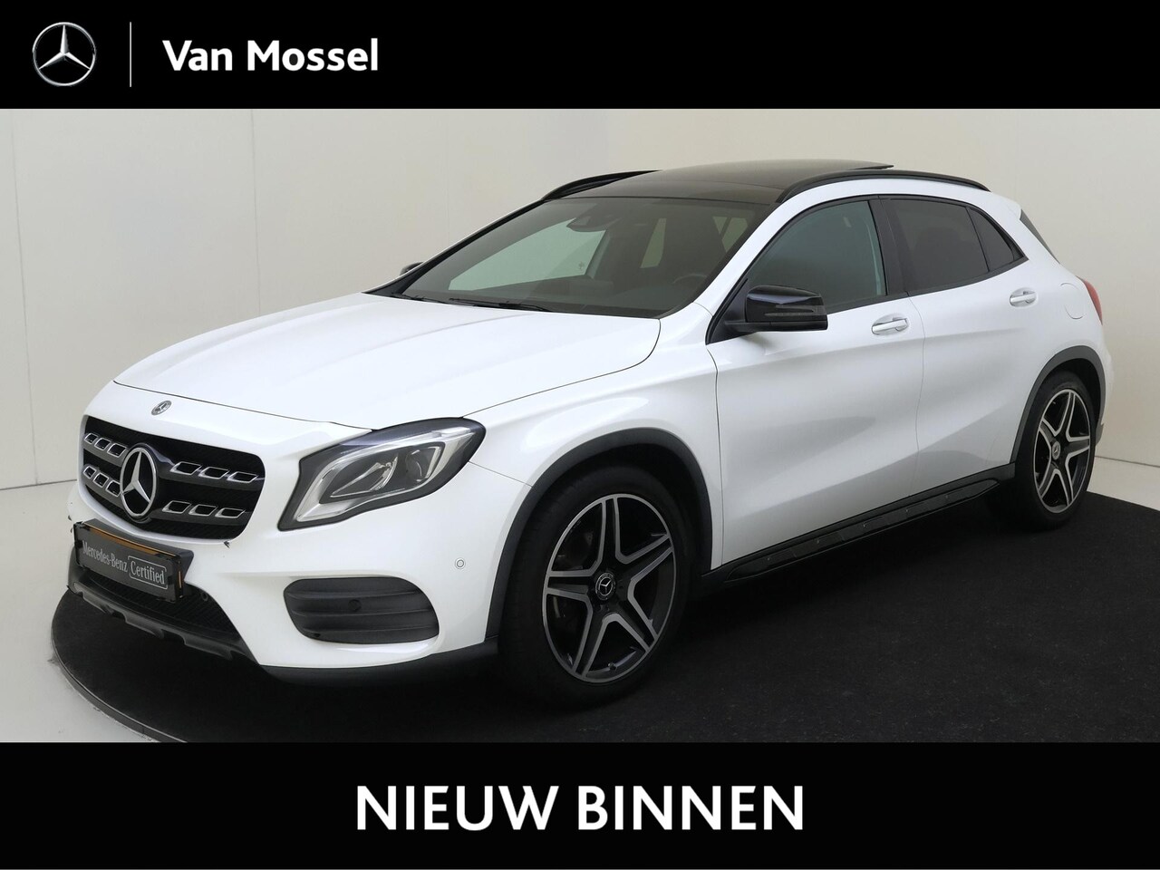 Mercedes-Benz GLA-Klasse - 180 Sport Edition Panoramadak / Nightpakket / Automaat / Parkeercamera / Stoelverwarming / - AutoWereld.nl