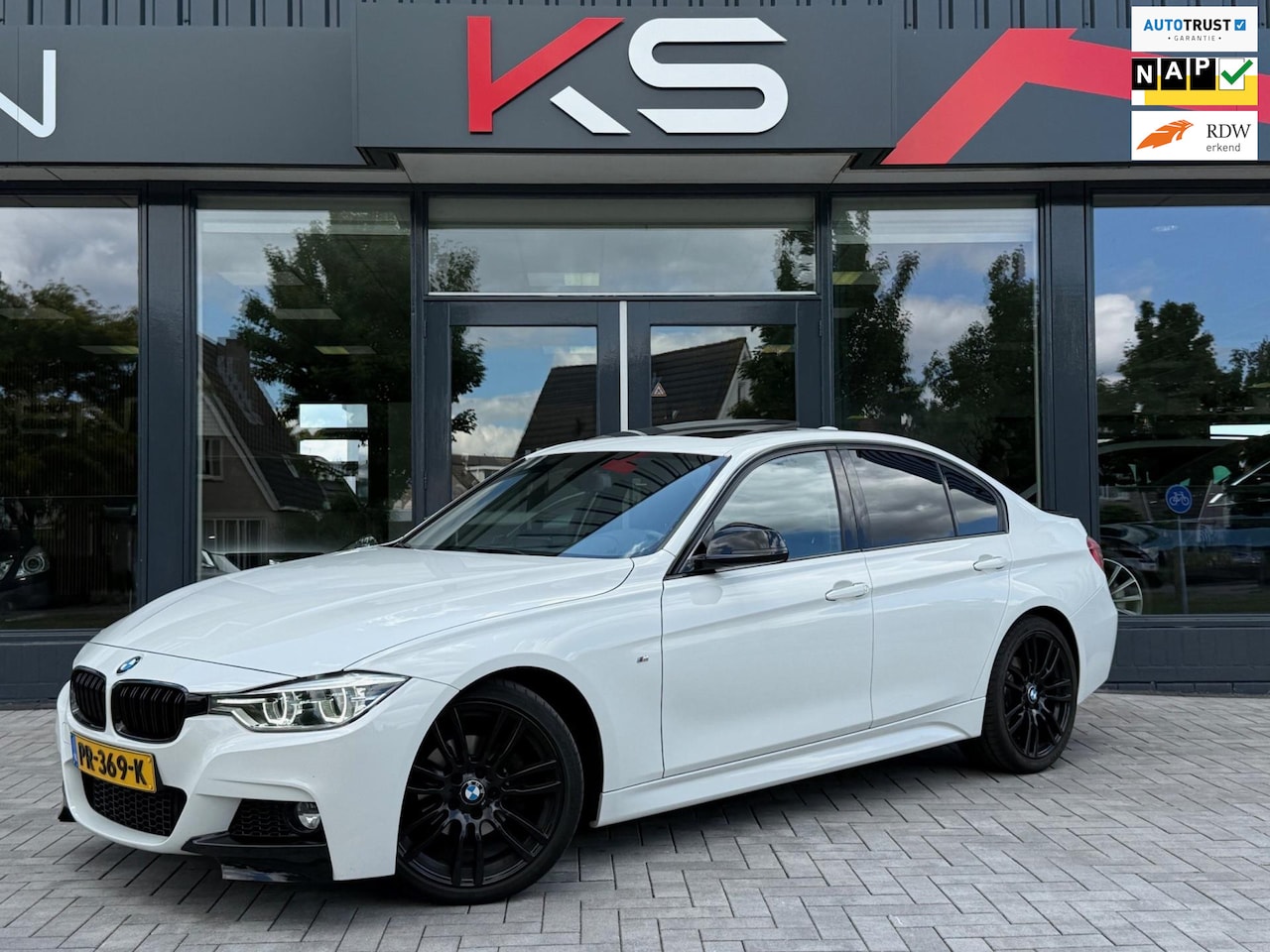 BMW 3-serie - 320i Executive M Facelift Alantara Led Camera - AutoWereld.nl
