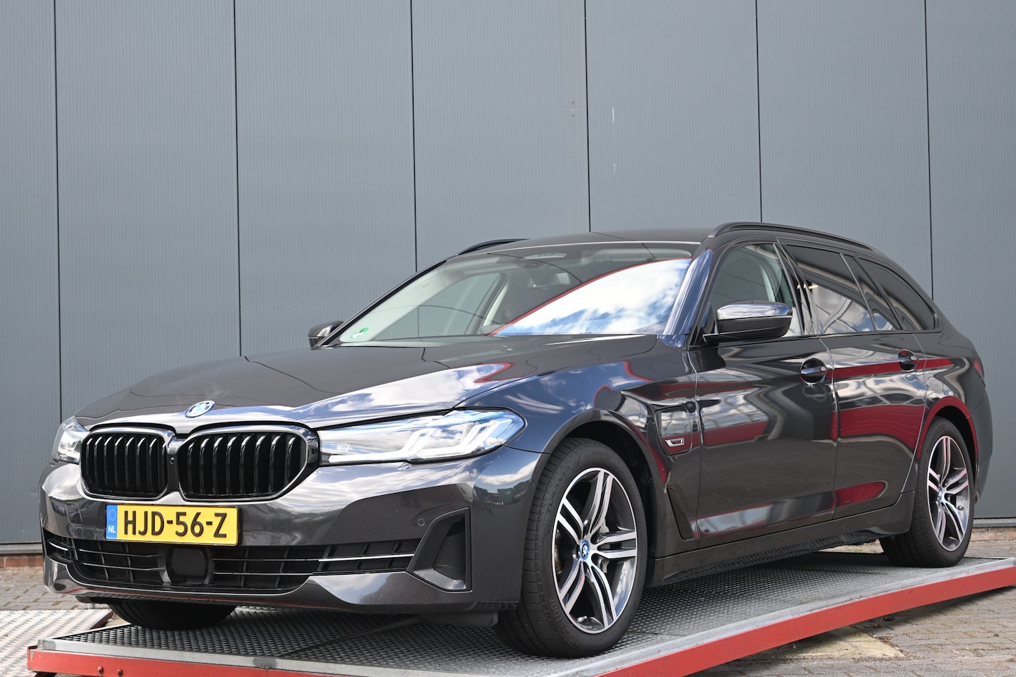 BMW 5-serie Touring - 530e xDrive Business Edition Plus trekhaak - AutoWereld.nl