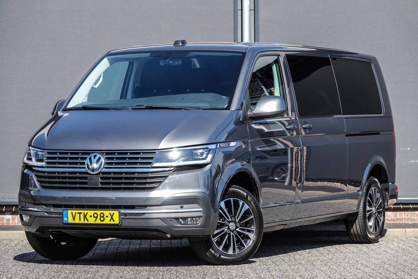 Volkswagen Transporter - L2H1 2.0Tdi 150Pk DSG7 | Bulli | 2xSchuifdeur | Virtual Cockpit | Achteruitrijcamera | Tre - AutoWereld.nl