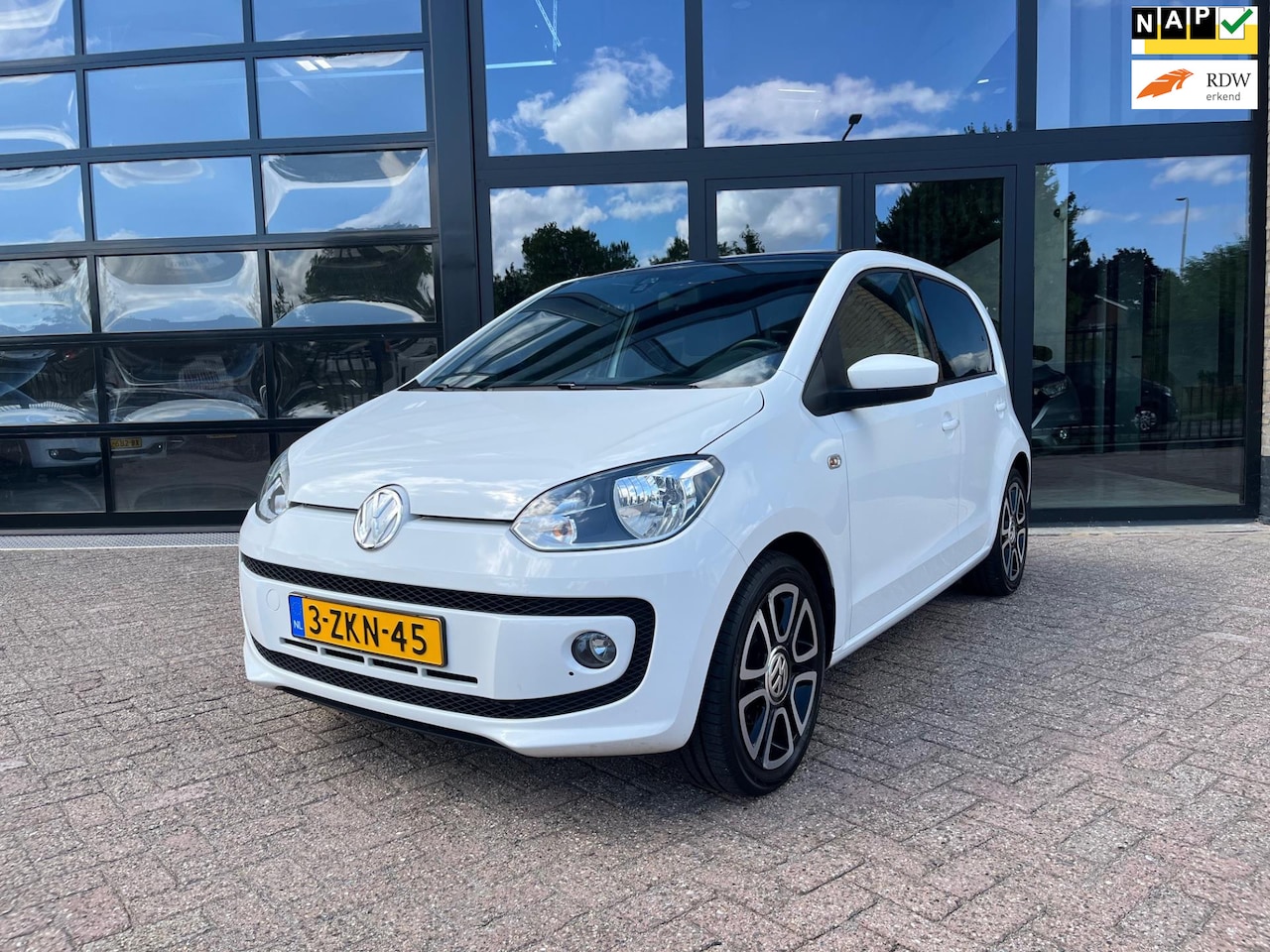 Volkswagen Up! - 1.0 high up! Panodak, 1 Eigenaar, Dealeronderhouden - AutoWereld.nl