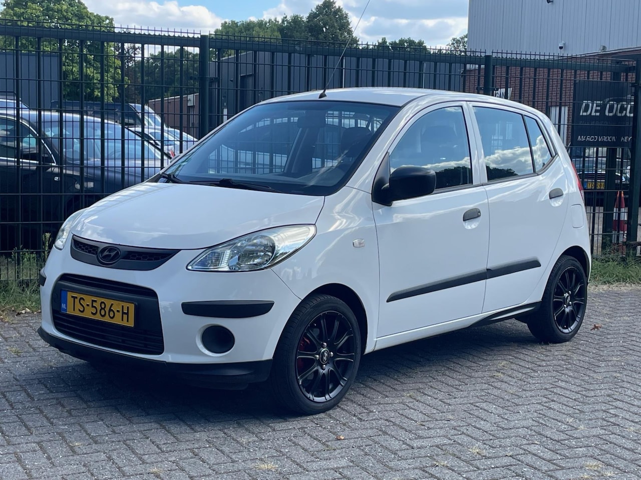 Hyundai i10 - 1.1 Pure Expression Sport, apk 8-2026 - AutoWereld.nl