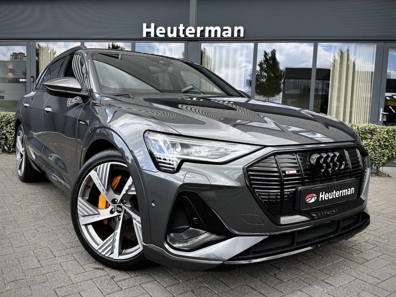Audi e-tron - 50 Quattro S Line Pano/B&O/ 22 inch/ Black - AutoWereld.nl